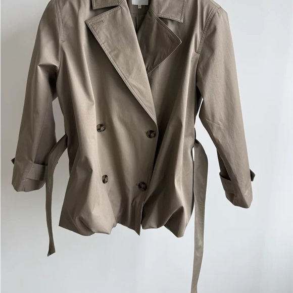 Helsa Short Bubble Hem Trench in Stone S - Picture 6 of 13